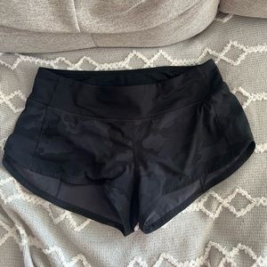lululemon camo speed up shorts size 6